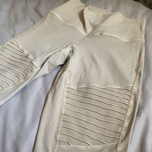 Alo yoga nude/cream motto leggings